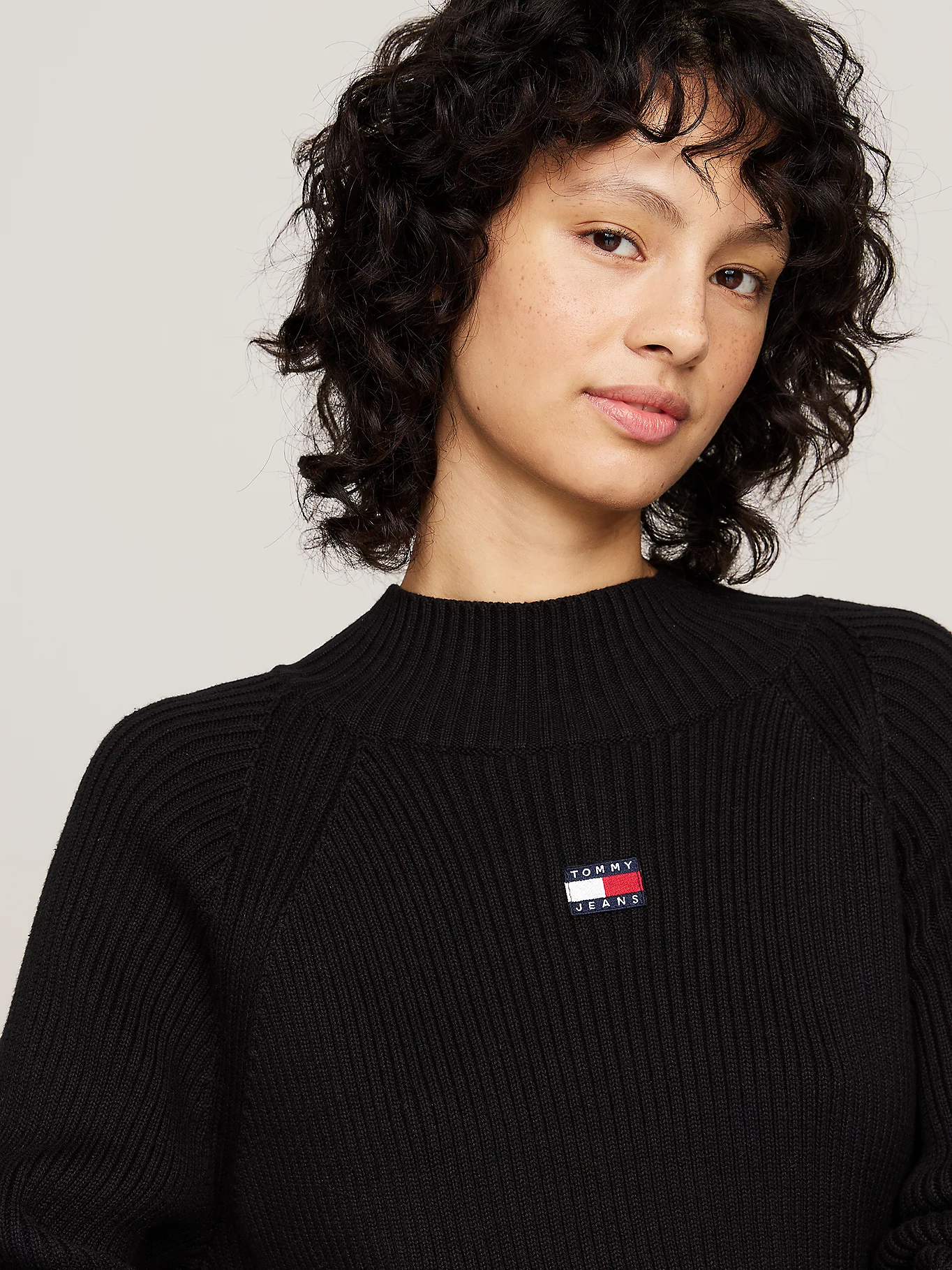 TJW BADGE MOCKNECK SWEATER 234872