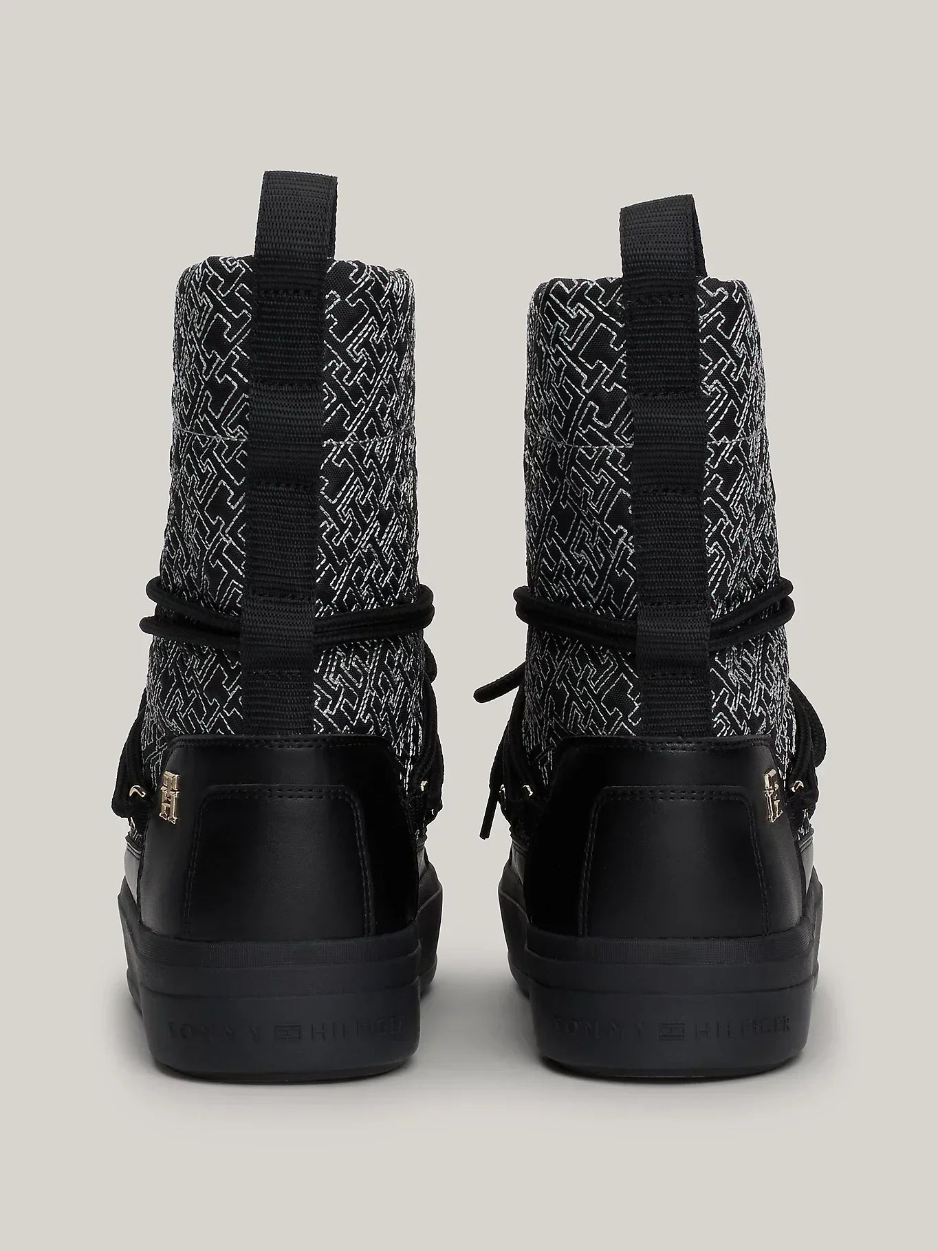 LACE-UP MONOGRAM SNOWBOOT 235073