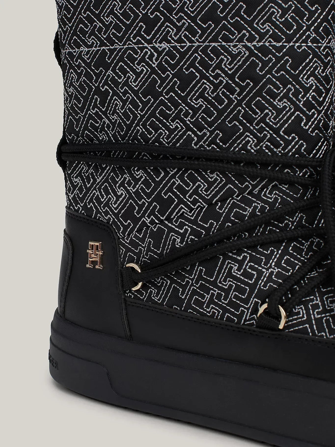 LACE-UP MONOGRAM SNOWBOOT 235073
