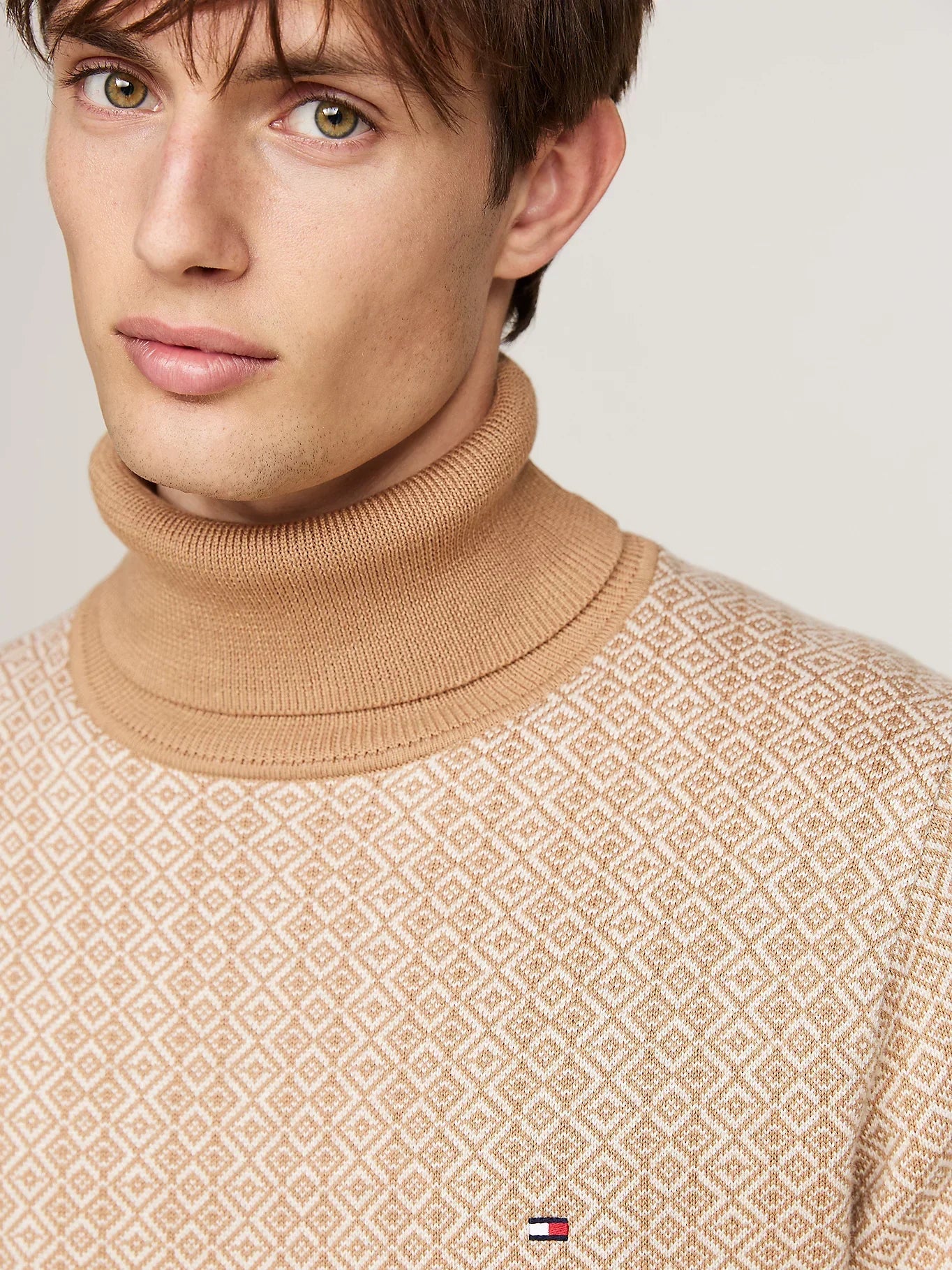 GIFTING 2 TONE FAIRISLE ROLL NK 235260