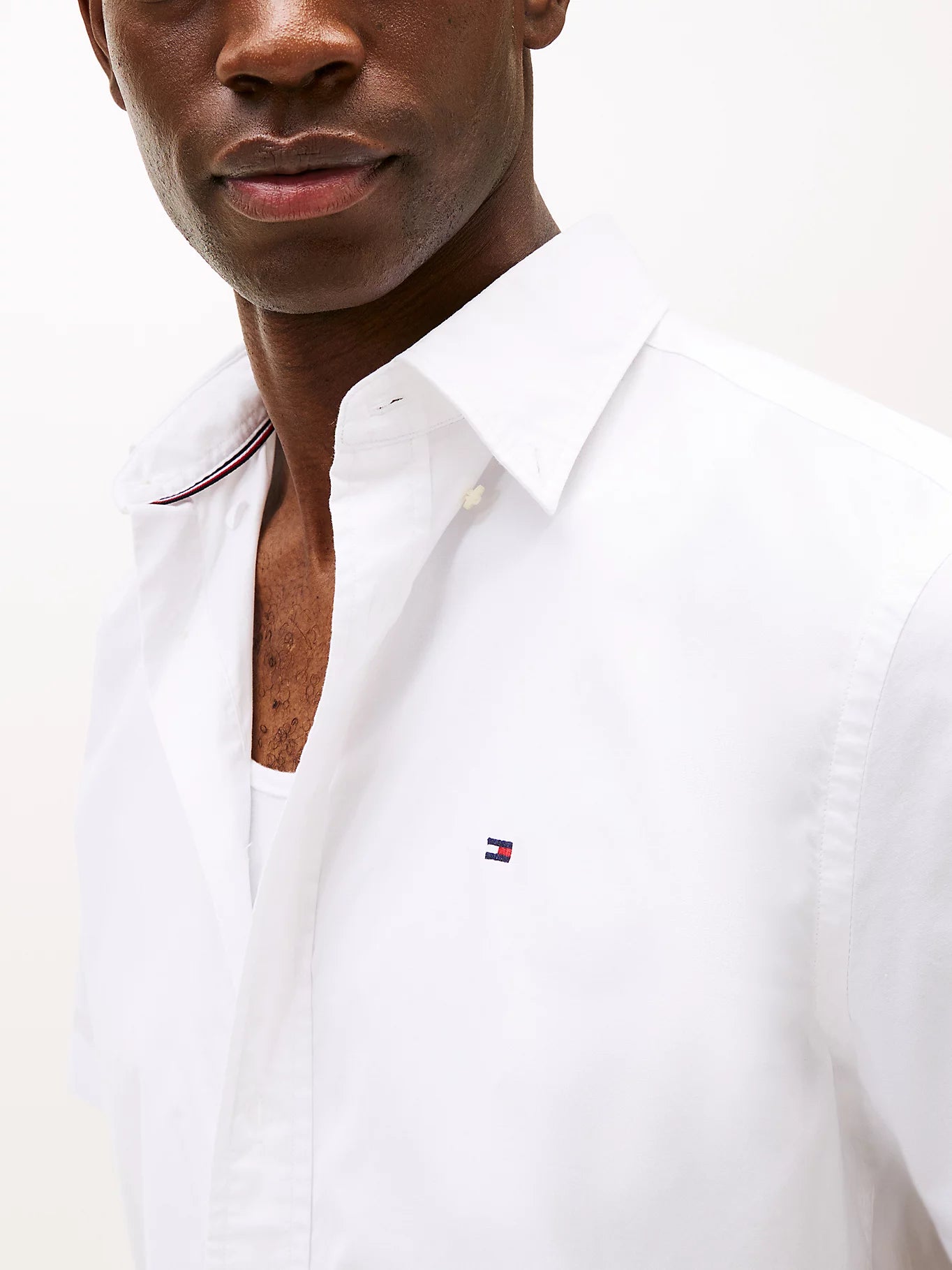 FLEX POPLIN SOLID S/S SHIRT 240605