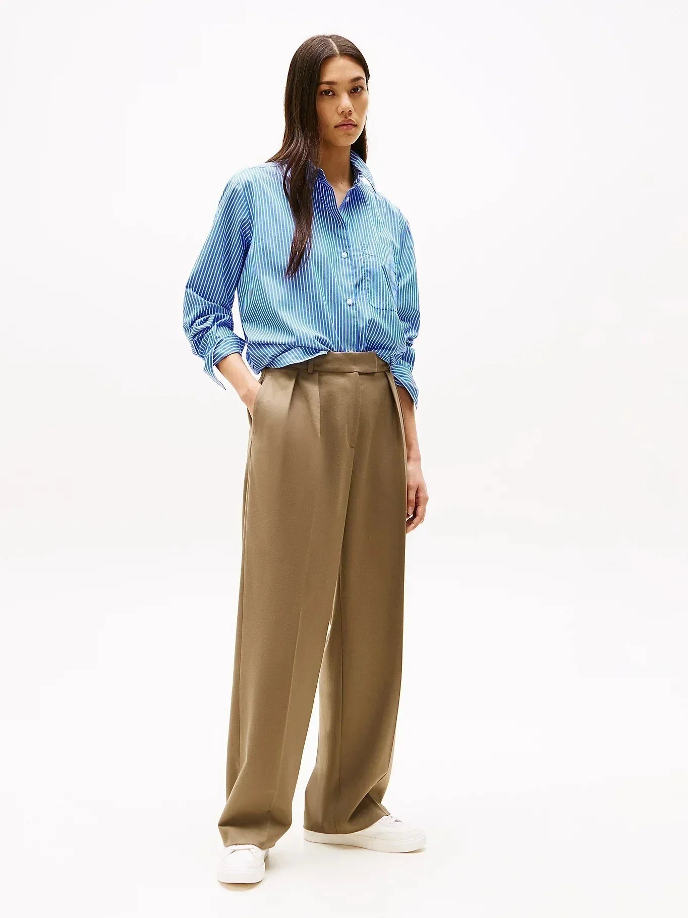 ESSENTIAL CHIC COURT SNEAKER 240412 - LUX54