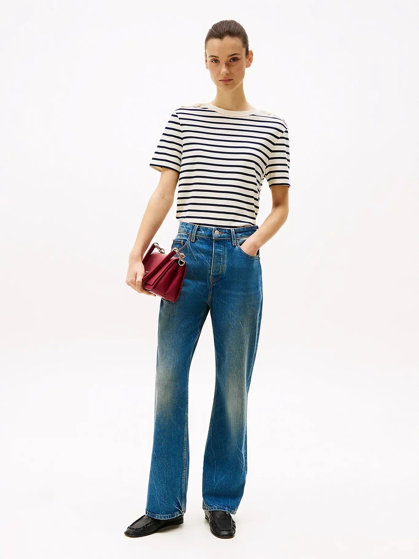 REG STRIPE GOLD BTN C-NK SS 240912 - LUX54