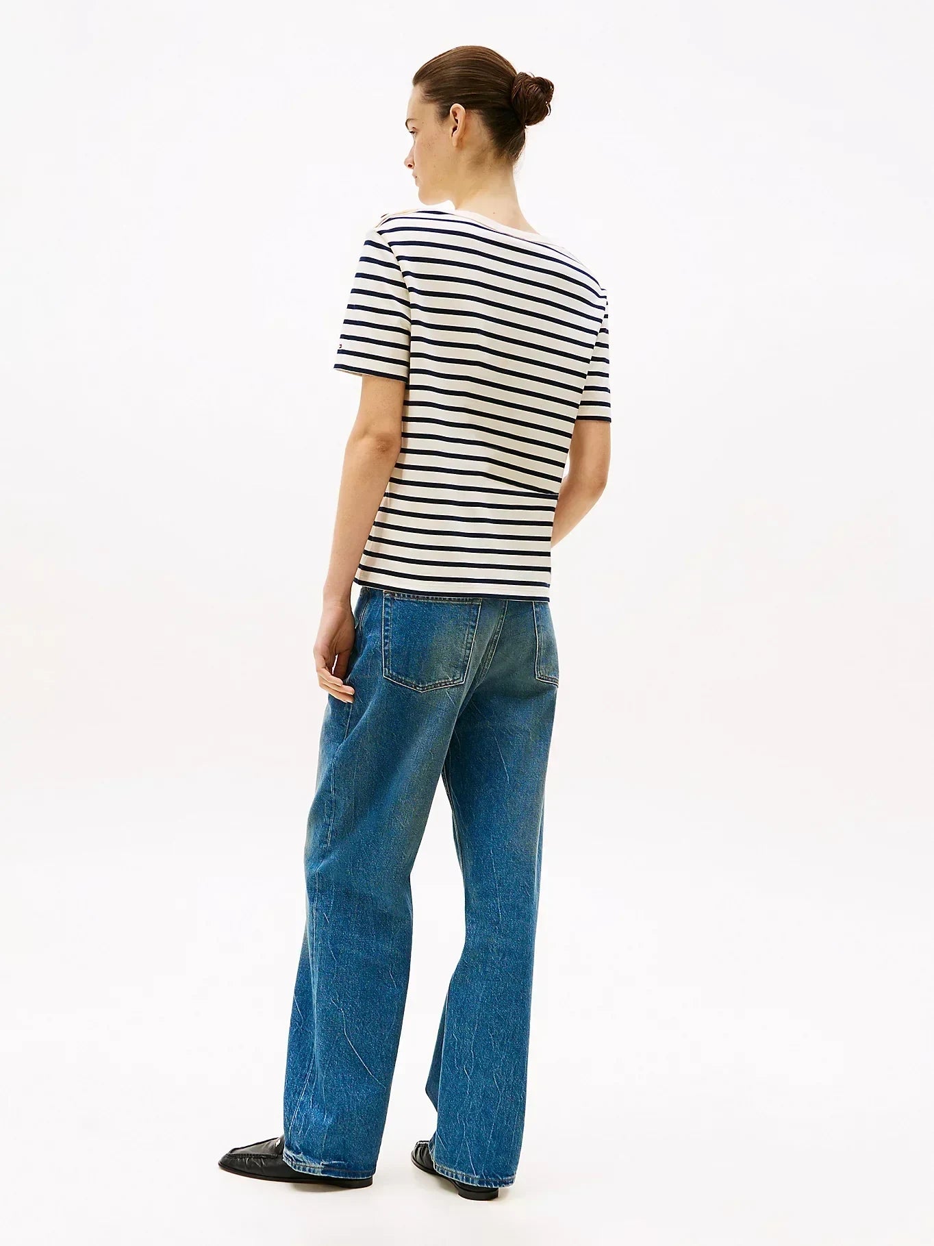REG STRIPE GOLD BTN C-NK SS 240912 - LUX54