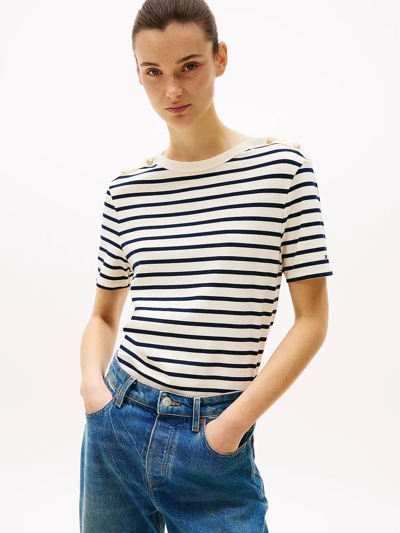 REG STRIPE GOLD BTN C-NK SS 240912 - LUX54