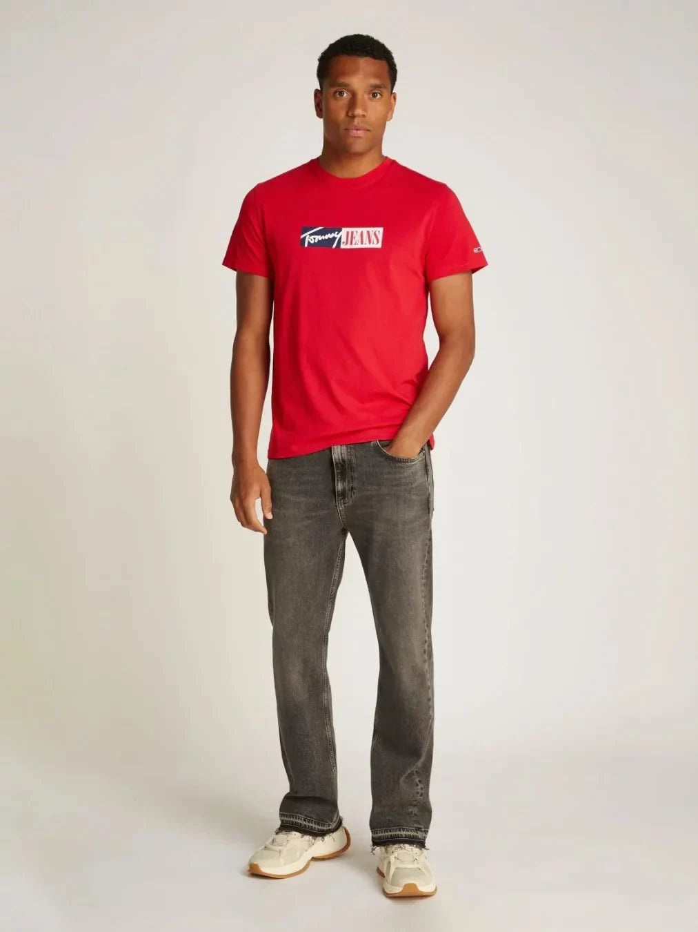 TJM SLIM ENTRY GRAPHIC TEE EXT 237105 - LUX54