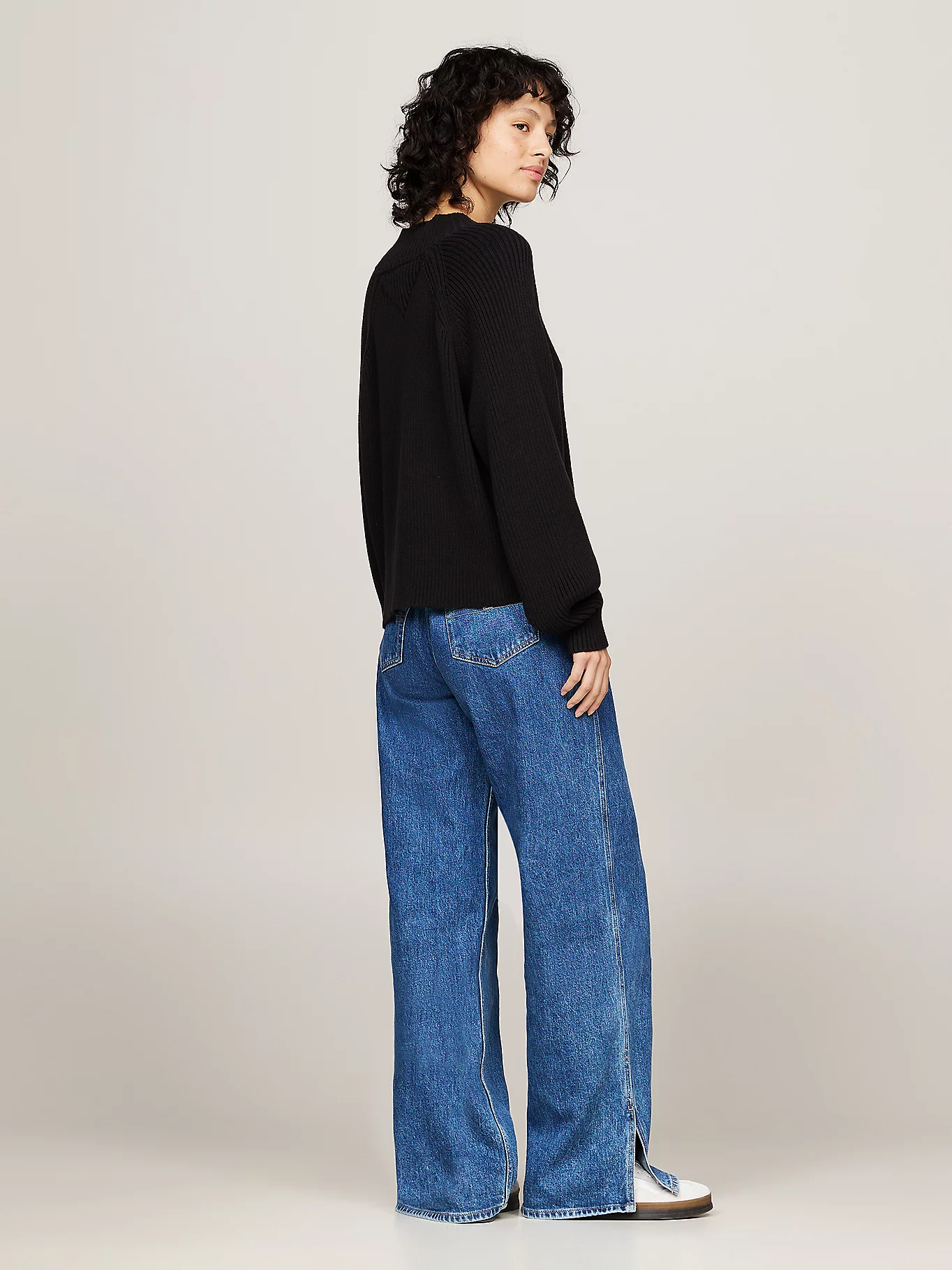 TJW BADGE MOCKNECK SWEATER 234872