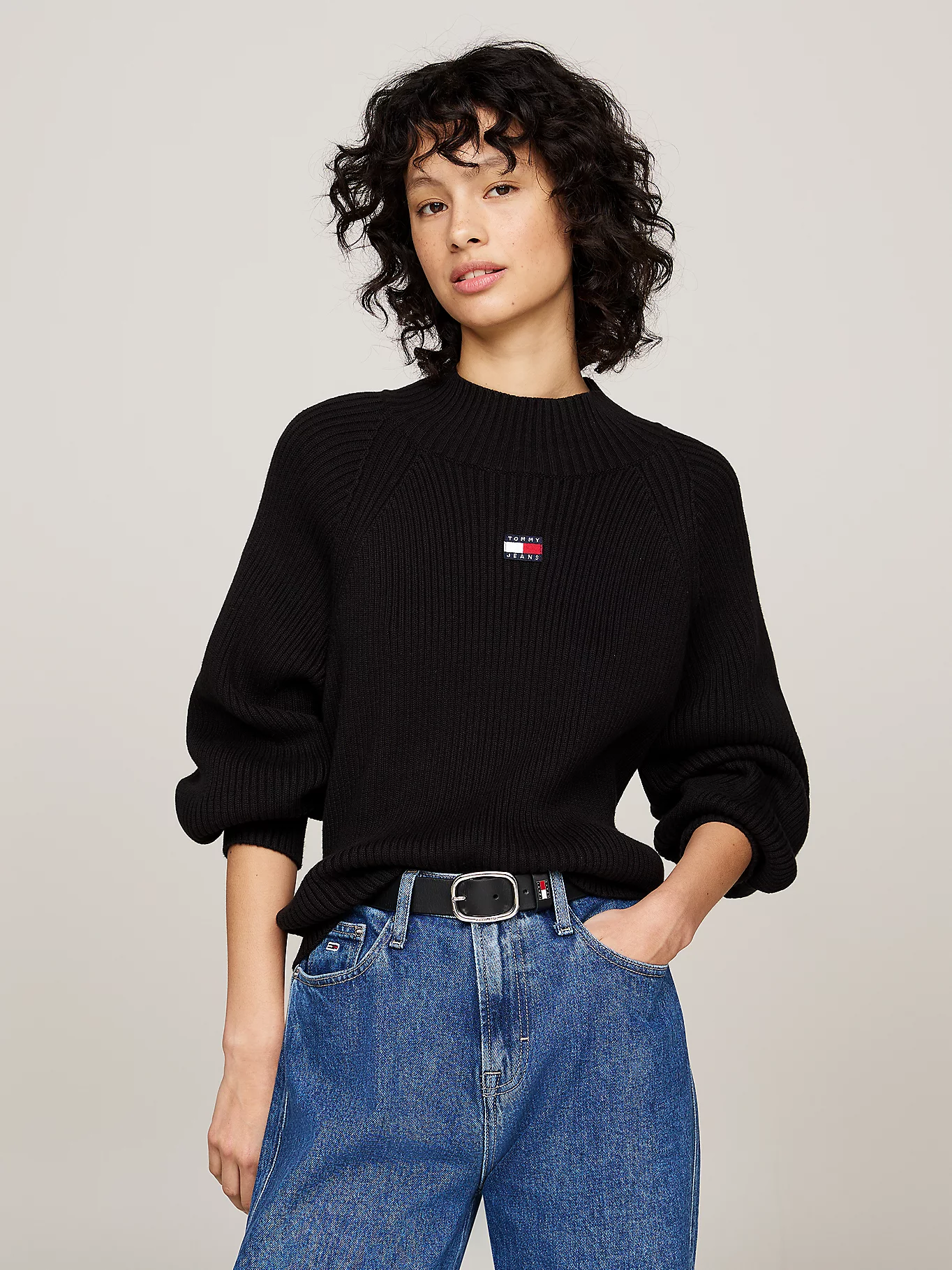 TJW BADGE MOCKNECK SWEATER 234872